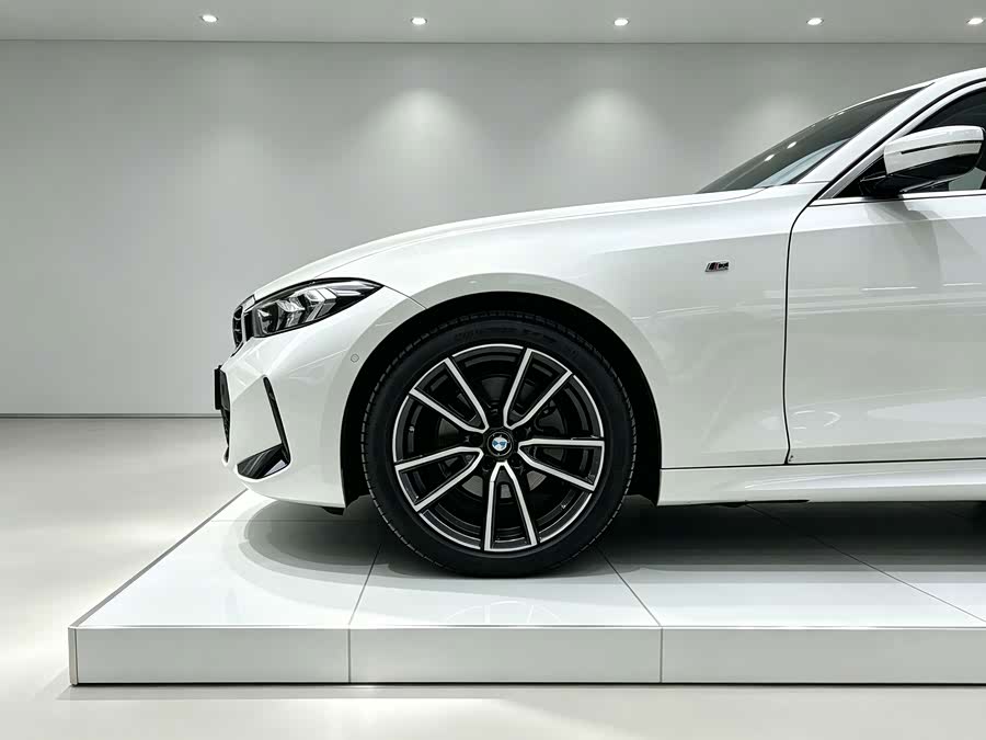 BMW 3 Series 2024 325Li M Sport - zdjęcie 7