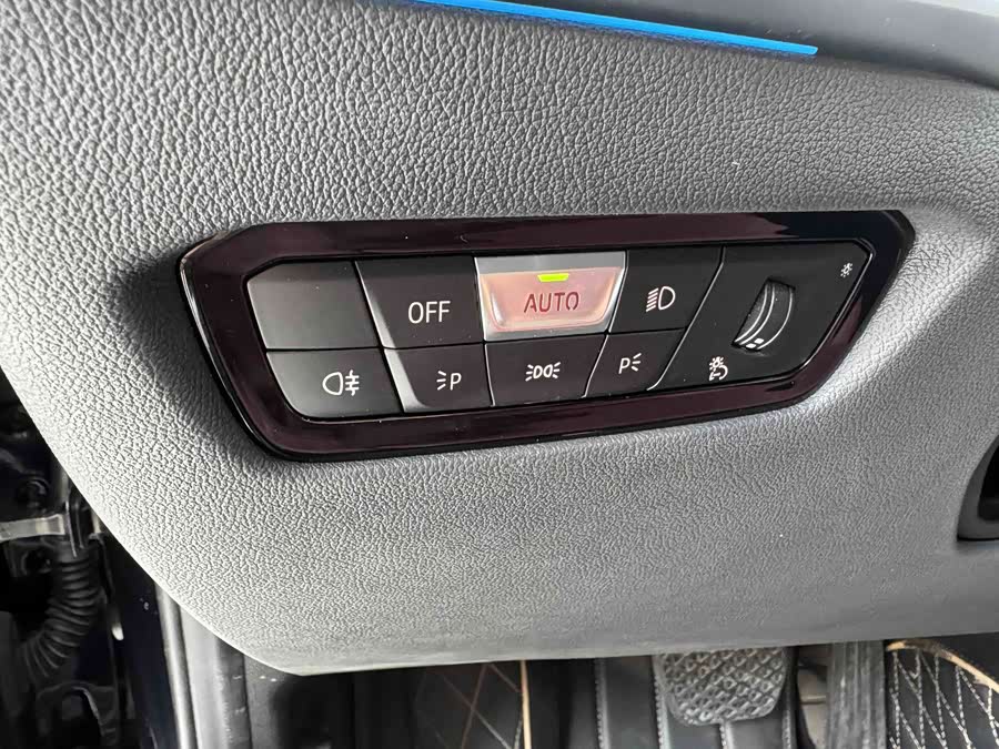 BMW 3 Series 2024 330Li M Sport Night Package - zdjęcie 12
