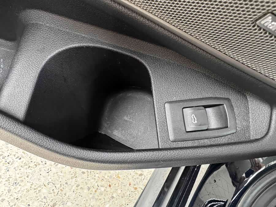 BMW 3 Series 2024 330Li M Sport Night Package - zdjęcie 10