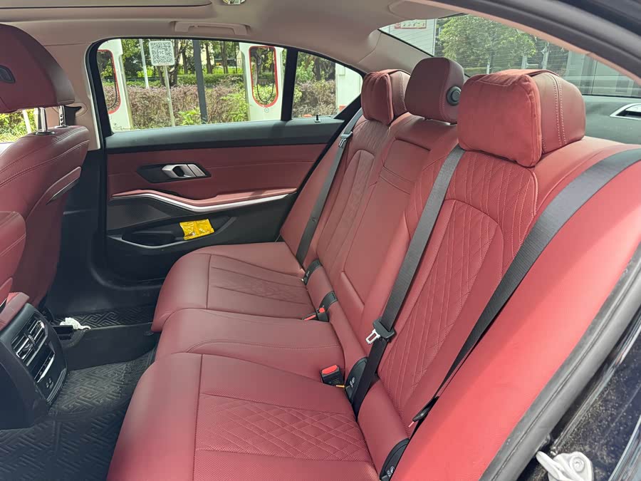 BMW 3 Series 2025 325Li M Sport Package - zdjęcie 11
