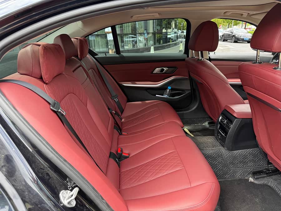 BMW 3 Series 2025 325Li M Sport Package - zdjęcie 14