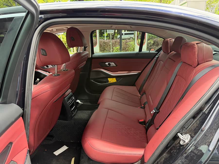BMW 3 Series 2025 325Li M Sport Package - zdjęcie 10