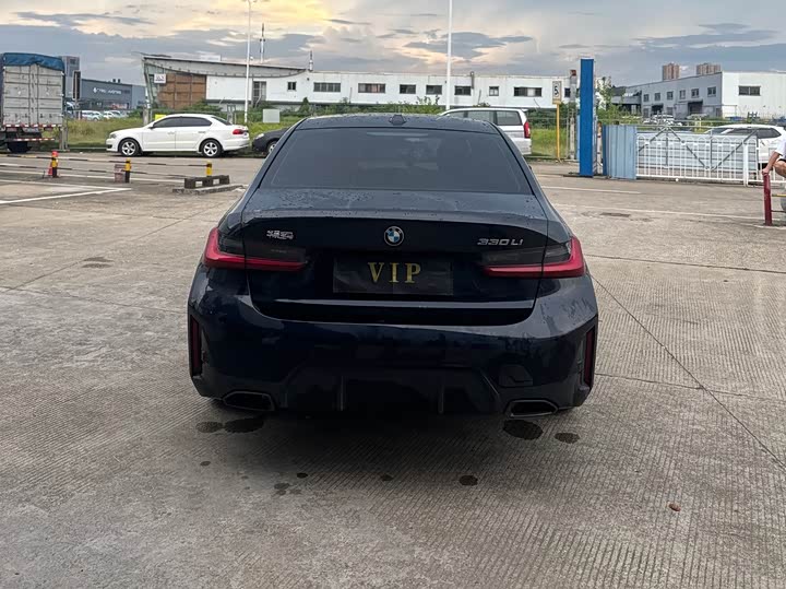 BMW 3 Series 2025 330Li M Sport Night Package - zdjęcie 19