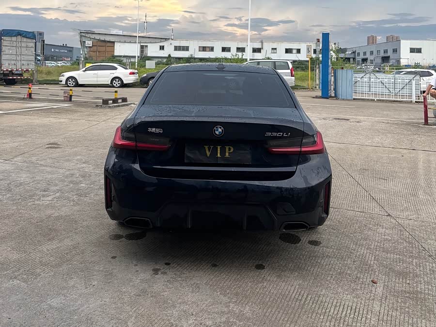 BMW 3 Series 2025 330Li M Sport Night Package - zdjęcie 4