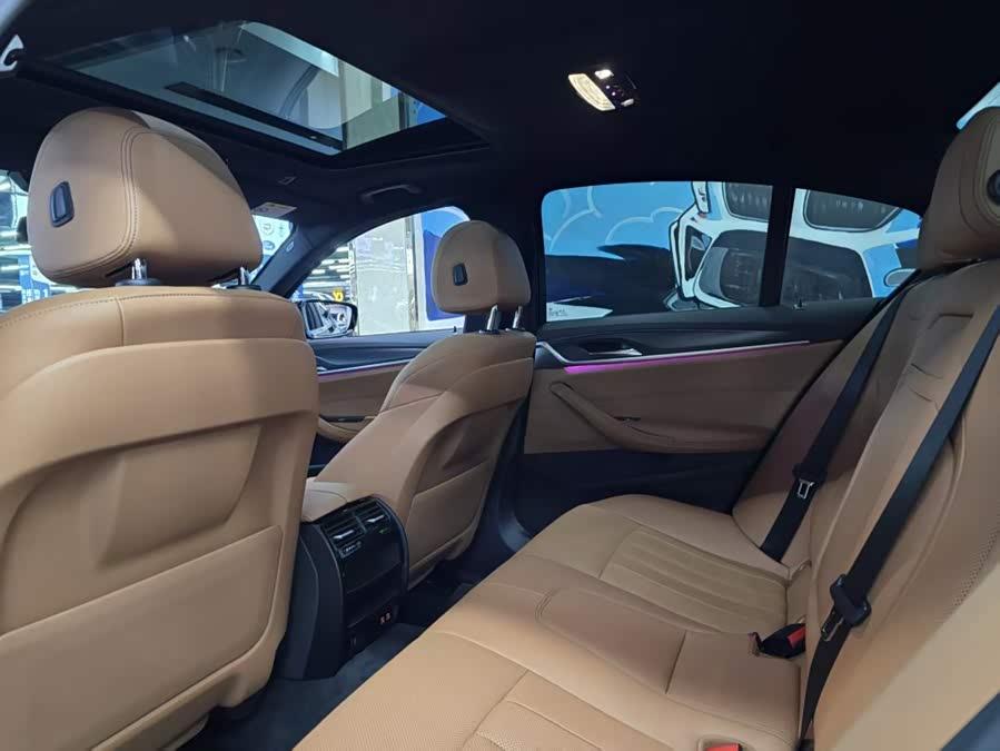 BMW 5 Series 2022 525i M Sport - zdjęcie 11