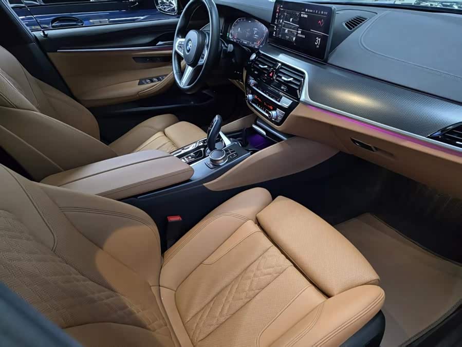 BMW 5 Series 2022 525i M Sport - zdjęcie 13