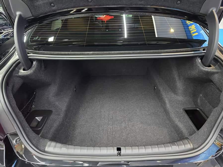 BMW 5 Series 2022 525i M Sport - zdjęcie 15