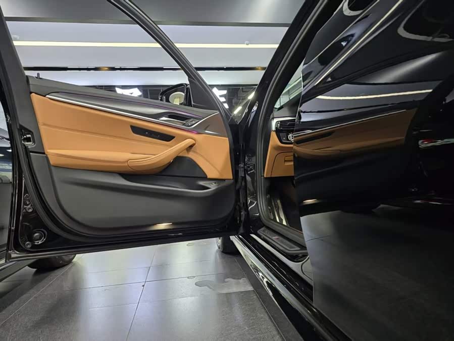 BMW 5 Series 2022 525i M Sport - zdjęcie 5