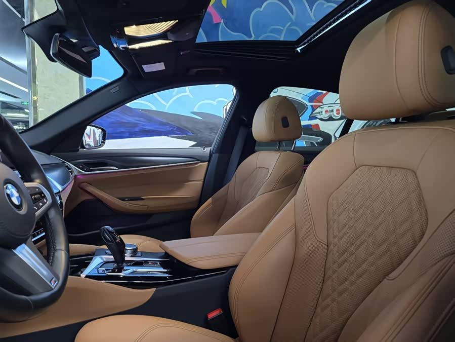 BMW 5 Series 2022 525i M Sport - zdjęcie 10