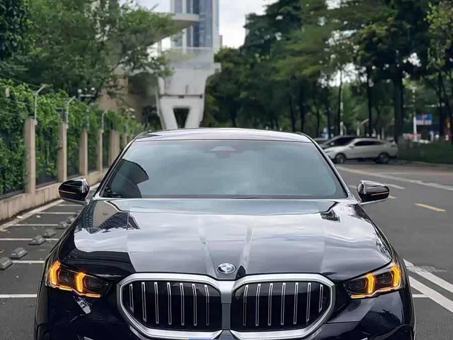 BMW 5 Series 2024 530Li Leading M Sport Package - zdjęcie 2