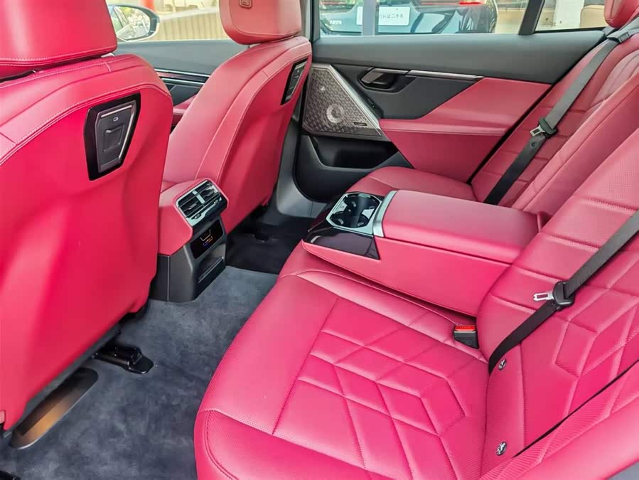 BMW 5 Series 2024 530Li Leading M Sport Package - zdjęcie 11