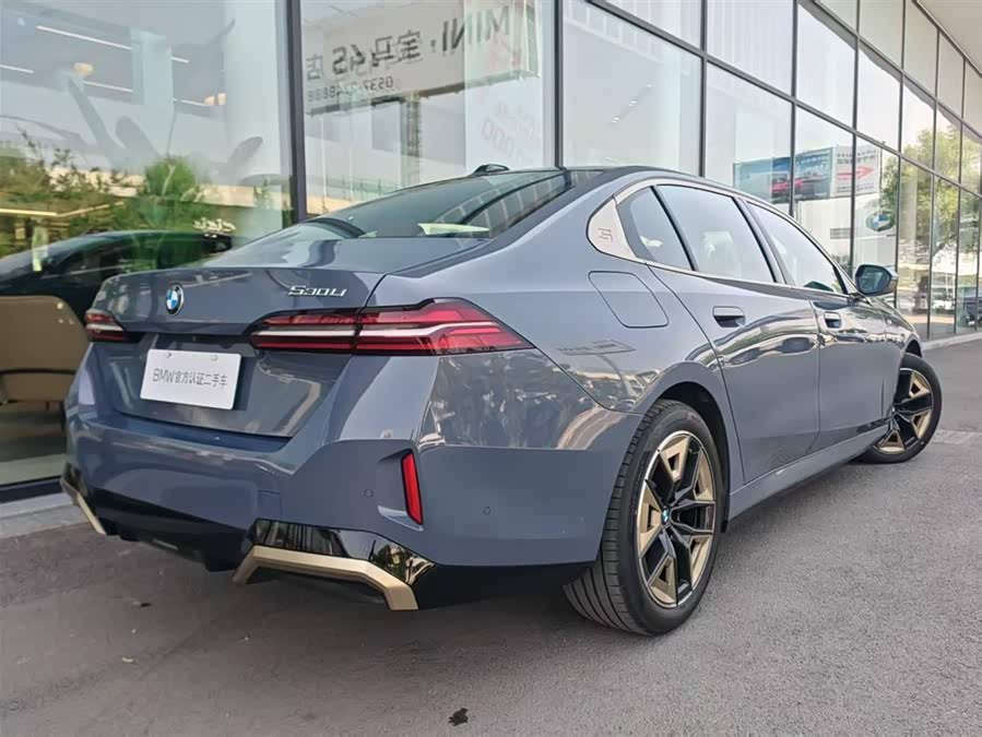 BMW 5 Series 2024 530Li Leading M Sport Package - zdjęcie 14