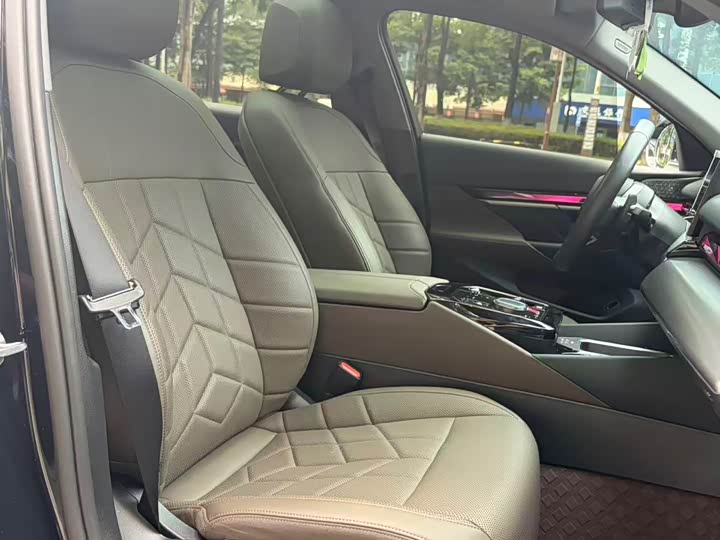 BMW 5 Series 2024 530Li Leading M Sport Package - zdjęcie 17