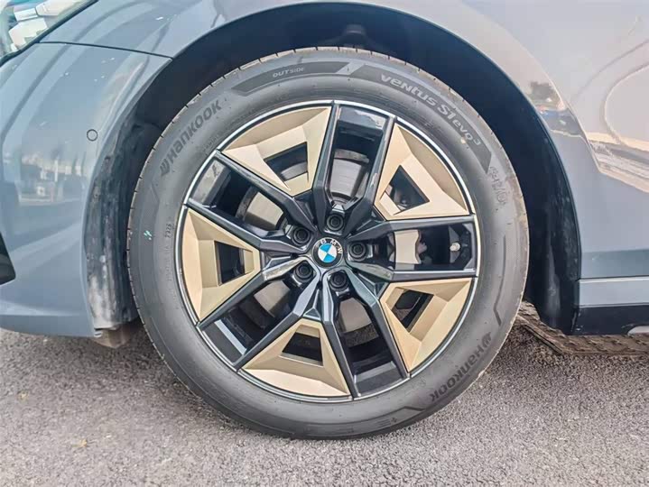 BMW 5 Series 2024 530Li Leading M Sport Package - zdjęcie 19