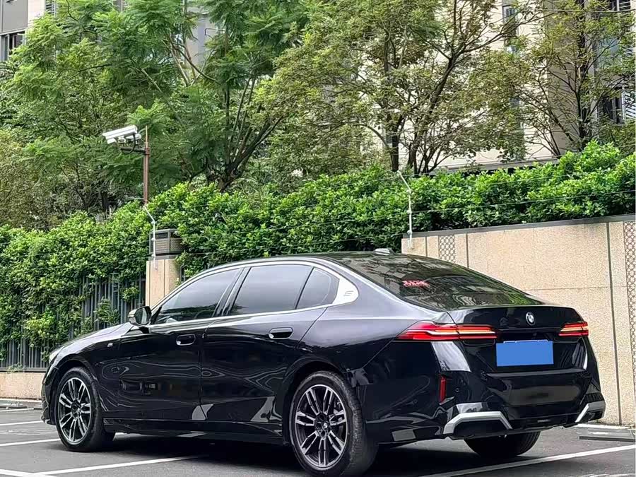 BMW 5 Series 2024 530Li Leading M Sport Package - zdjęcie 3