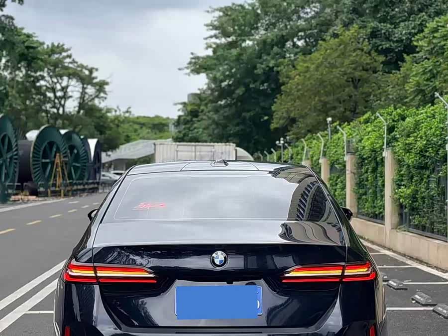 BMW 5 Series 2024 530Li Leading M Sport Package - zdjęcie 4