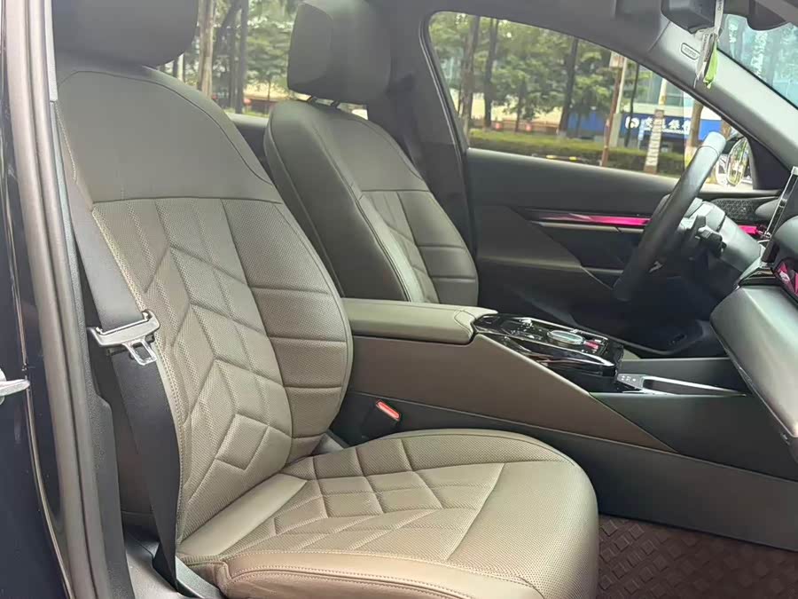 BMW 5 Series 2024 530Li Leading M Sport Package - zdjęcie 8