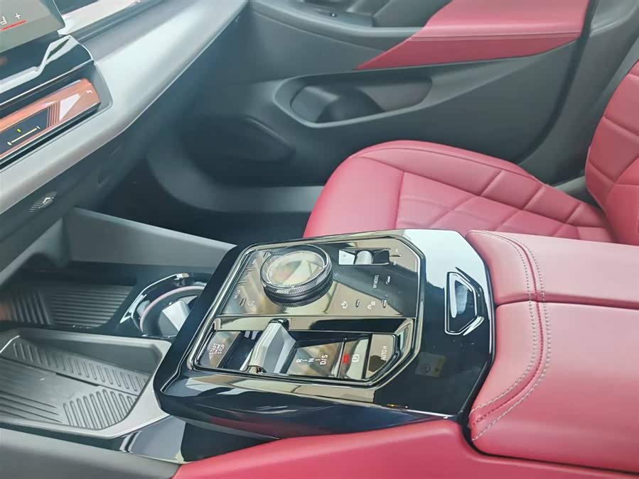 BMW 5 Series 2024 530Li Leading M Sport Package - zdjęcie 8