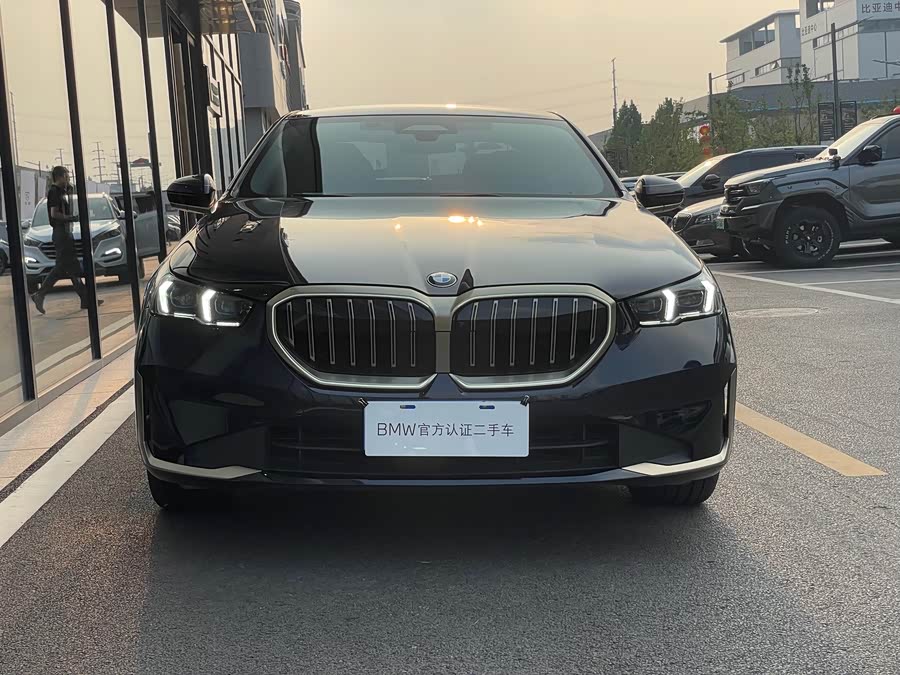 BMW 5 Series 2024 530Li Luxury Edition - zdjęcie 2