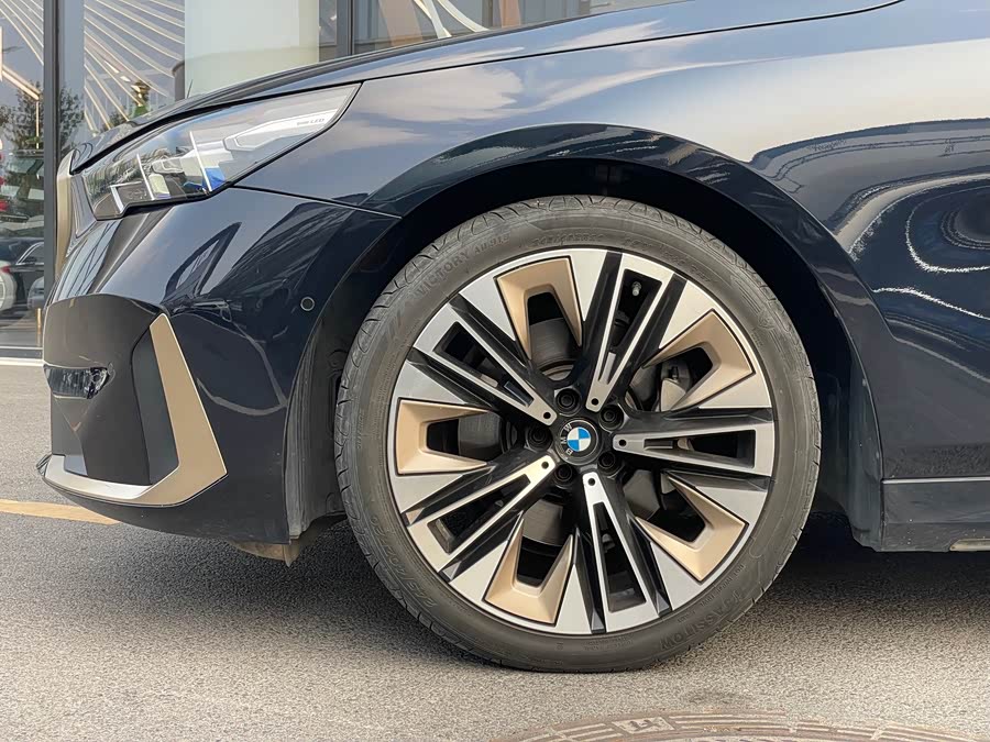 BMW 5 Series 2024 530Li Luxury Edition - zdjęcie 11