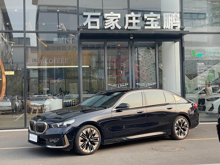 BMW 5 Series 2024 530Li Luxury Edition - zdjęcie 13