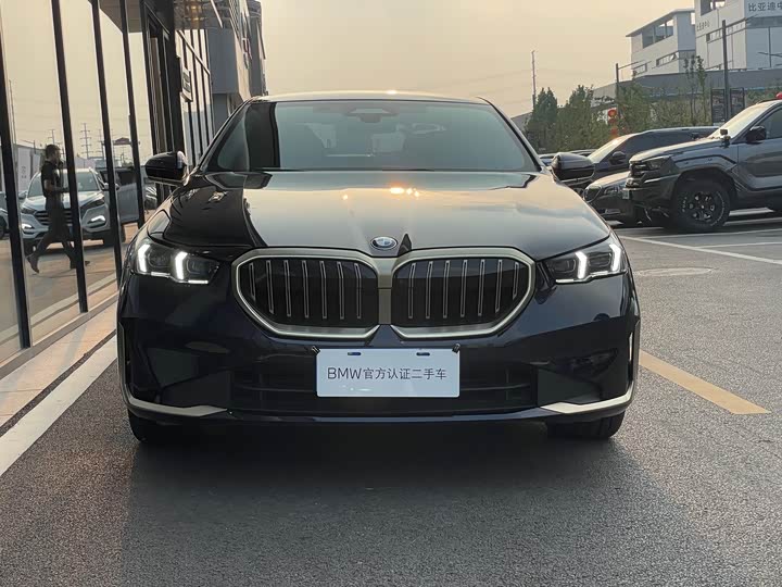 BMW 5 Series 2024 530Li Luxury Edition - zdjęcie 14