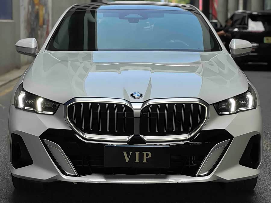 BMW 5 Series 2024 530Li Luxury M Sport Package - zdjęcie 2