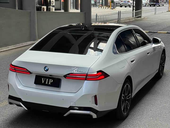 BMW 5 Series 2024 530Li Luxury M Sport Package - zdjęcie 20