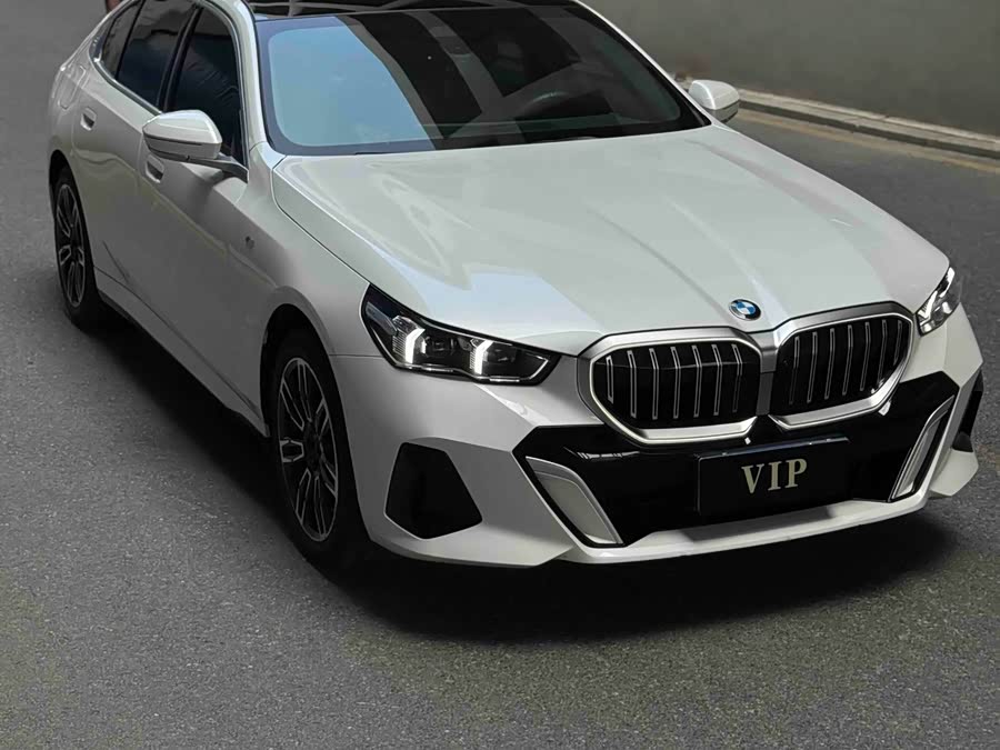 BMW 5 Series 2024 530Li Luxury M Sport Package - zdjęcie 3