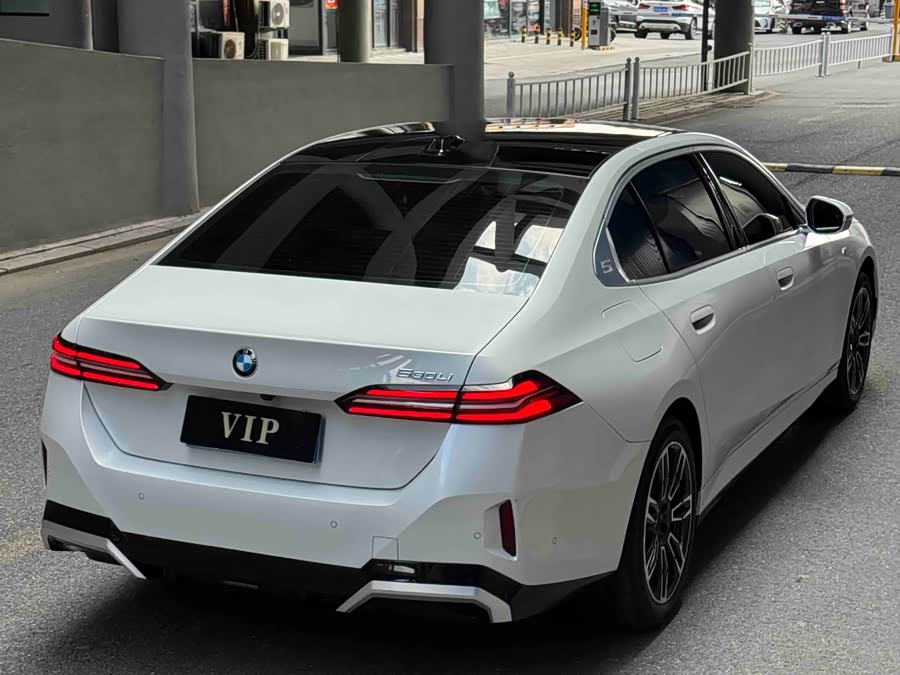 BMW 5 Series 2024 530Li Luxury M Sport Package - zdjęcie 4