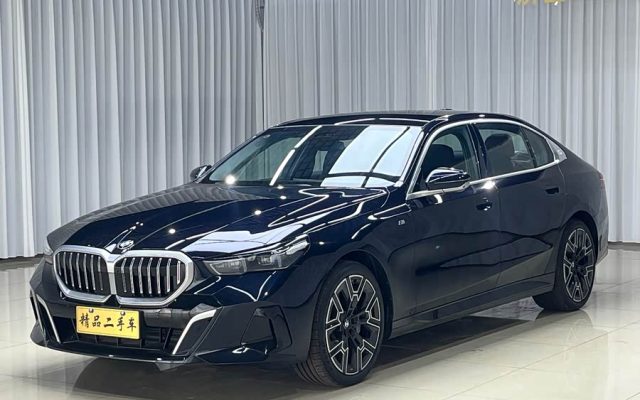 BMW 5 Series 2025 530Li Deluxe M Sport Package