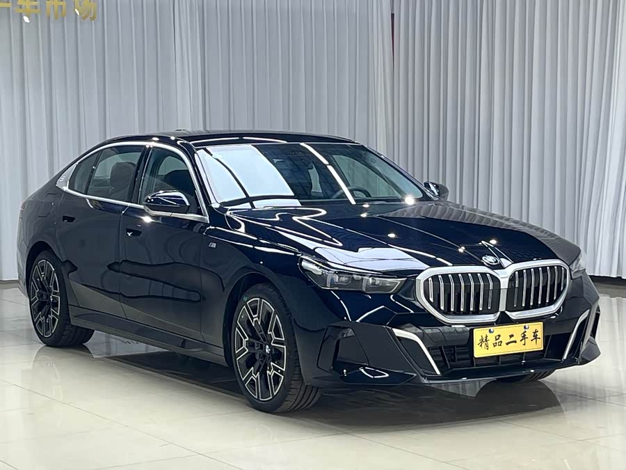 BMW 5 Series 2025 530Li Deluxe M Sport Package - zdjęcie 2
