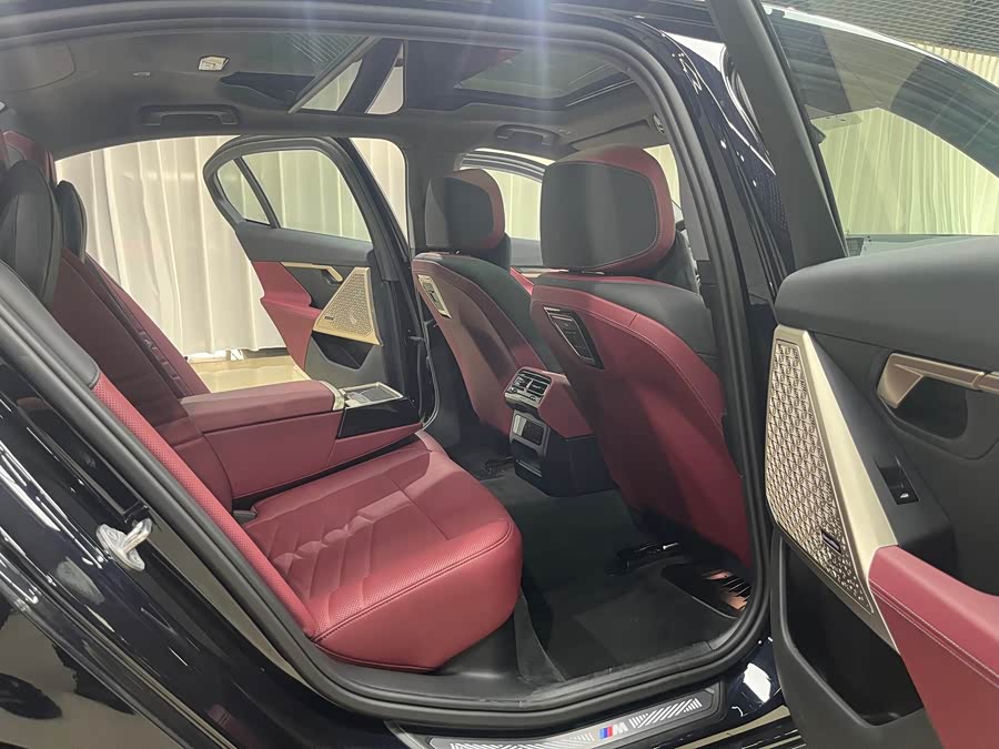 BMW 5 Series 2025 530Li Deluxe M Sport Package - zdjęcie 11