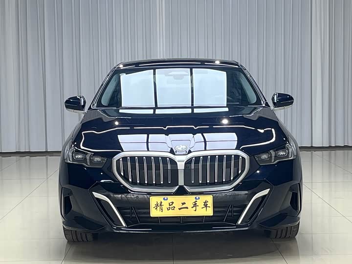 BMW 5 Series 2025 530Li Deluxe M Sport Package - zdjęcie 19