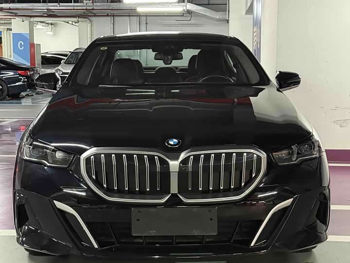 BMW 5 Series 2025 530Li Deluxe M Sport Package - zdjęcie 9