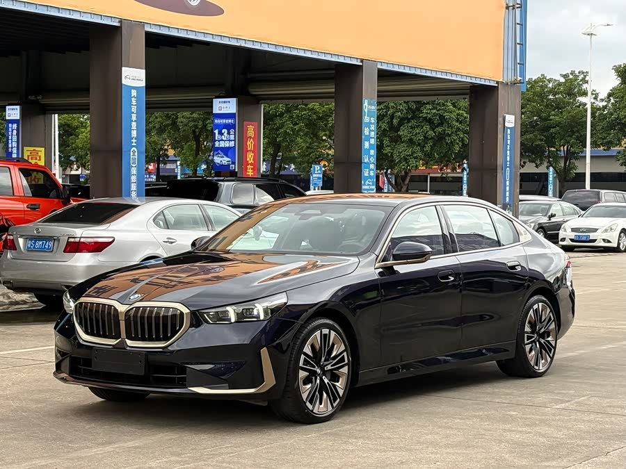 BMW 5 Series 2025 530Li Luxury Package