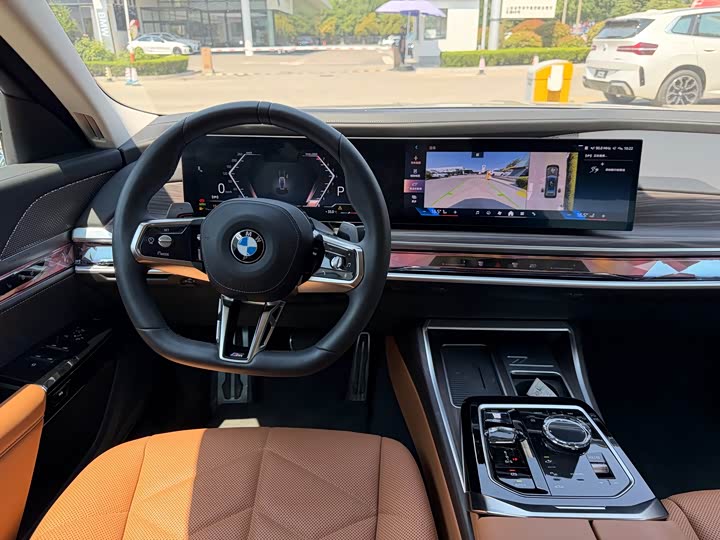 BMW 7 Series 2023 735Li M Sport Package - zdjęcie 14