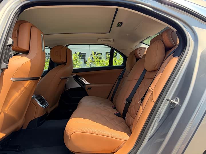 BMW 7 Series 2023 735Li M Sport Package - zdjęcie 16