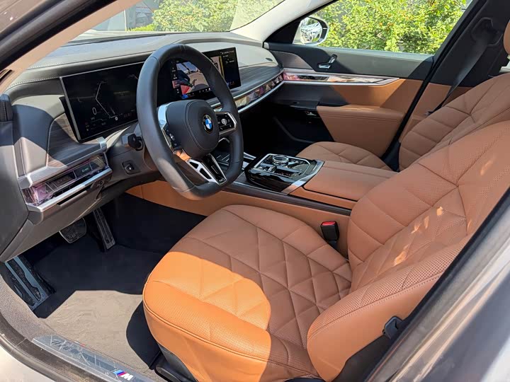 BMW 7 Series 2023 735Li M Sport Package - zdjęcie 18