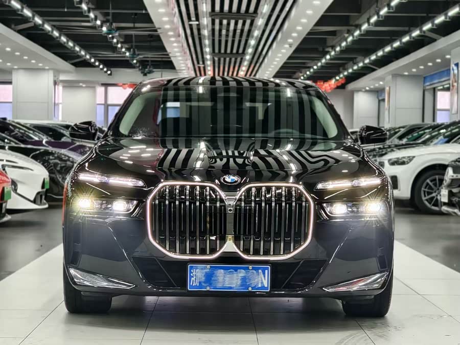 BMW 7 Series 2023 740Li Leading M Sport Package - zdjęcie 2