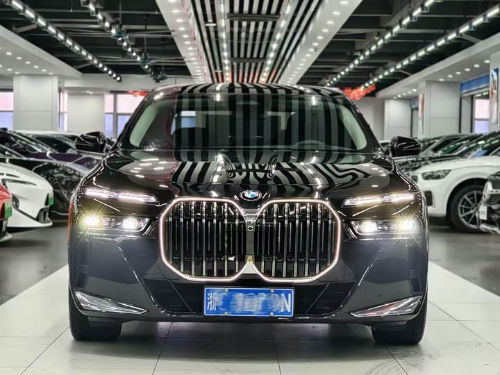 BMW 7 Series 2023 740Li Leading M Sport Package - zdjęcie 11