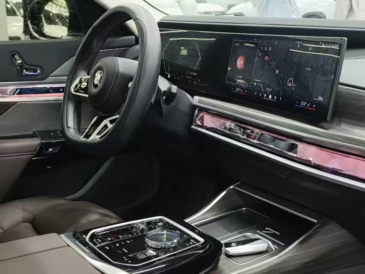 BMW 7 Series 2023 740Li Leading M Sport Package - zdjęcie 12