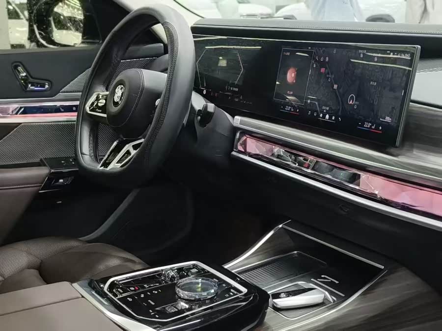 BMW 7 Series 2023 740Li Leading M Sport Package - zdjęcie 3