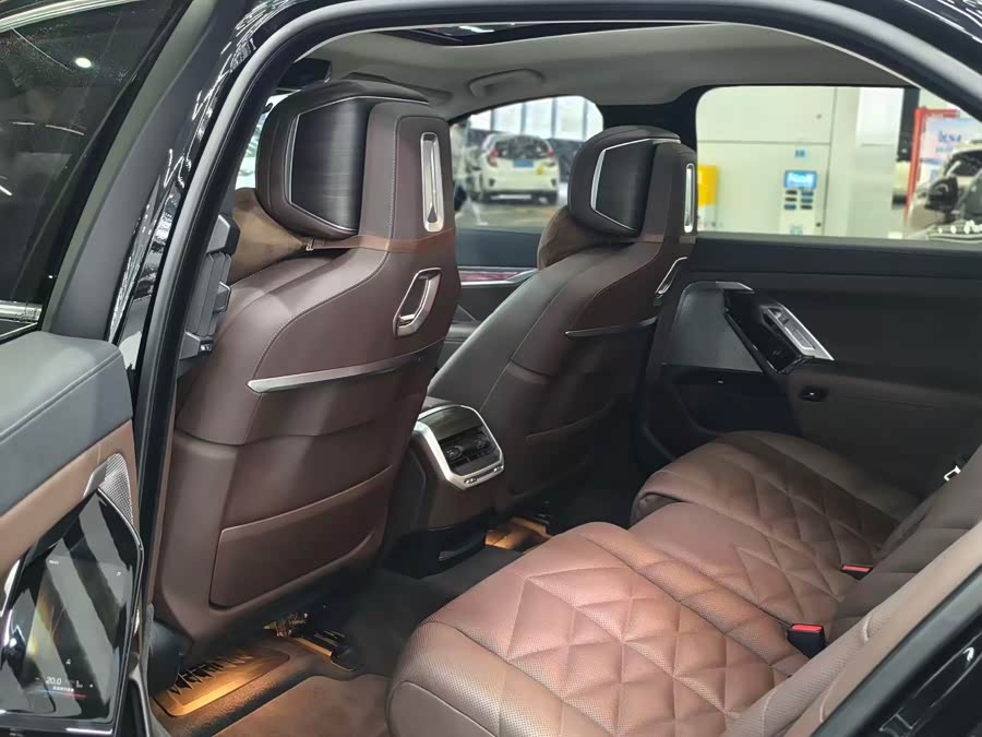 BMW 7 Series 2023 740Li Leading M Sport Package - zdjęcie 4