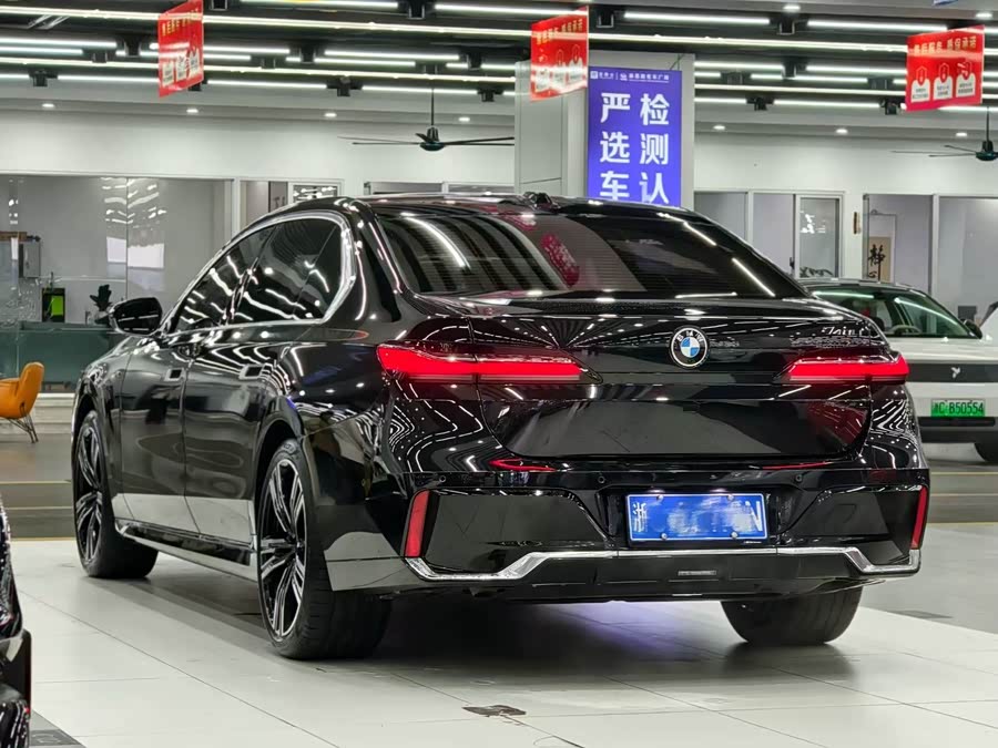 BMW 7 Series 2023 740Li Leading M Sport Package - zdjęcie 8