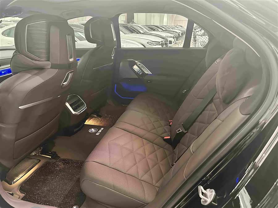 BMW 7 Series 2026 740Li Leading Luxury Package - zdjęcie 13
