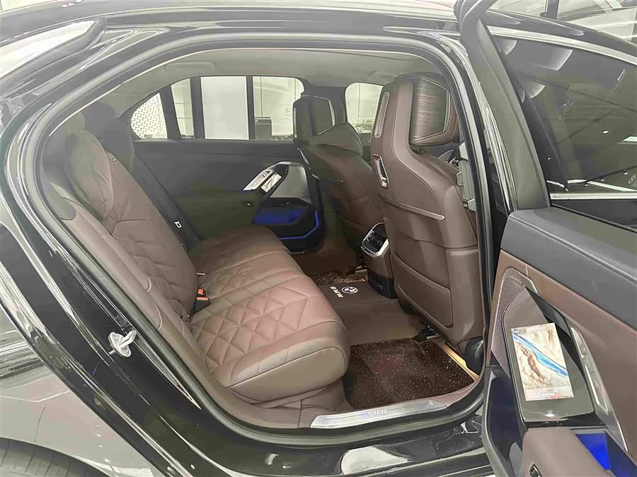 BMW 7 Series 2026 740Li Leading Luxury Package - zdjęcie 16