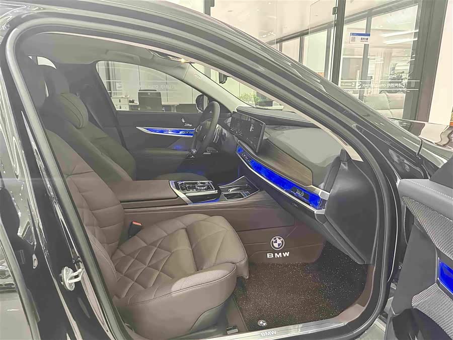 BMW 7 Series 2026 740Li Leading Luxury Package - zdjęcie 17