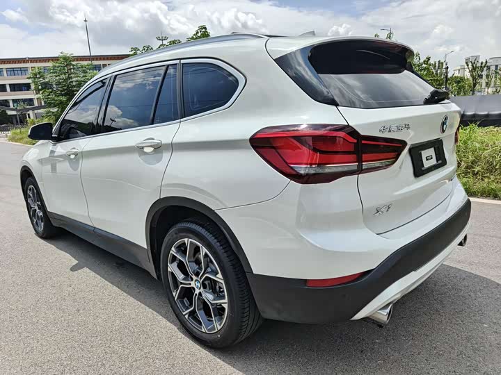 BMW X1 2022 sDrive25Li Leading Edition - zdjęcie 13