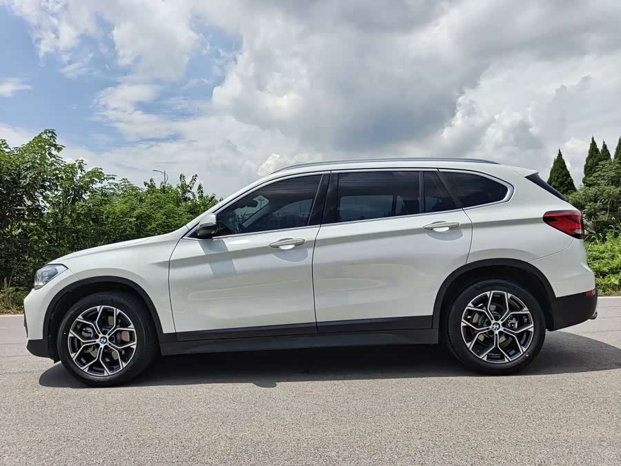BMW X1 2022 sDrive25Li Leading Edition - zdjęcie 3